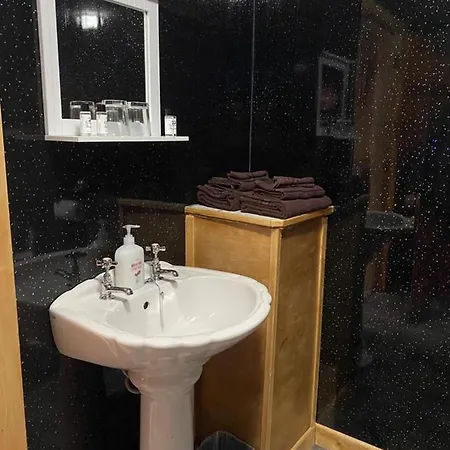 Donegal Lodgings Apt 6 *