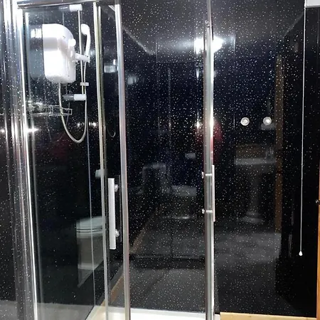 Donegal Lodgings Apt 6 아파트