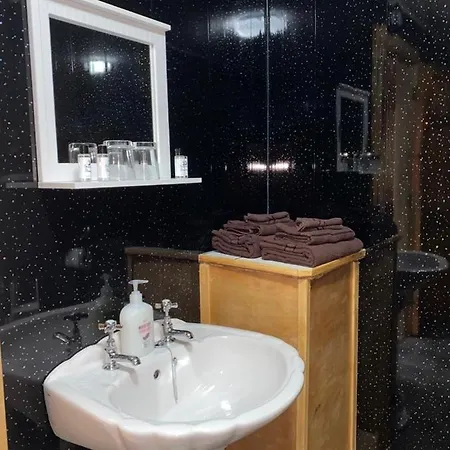 Donegal Lodgings Apt 6 아파트 *
